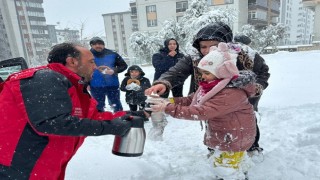 Onikişubat’ta kar soğuğuna karşı sıcak dayanışma