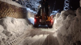 Büyükşehir, Şehrin Dört Bir Yanında Kar Mesaisini Sürdürüyor