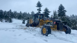 Onikişubat Belediyesi’nden kırsalda kesintisiz ulaşım için 7/24 karla mücadele