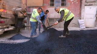 Mahalle Mahalle Onarım: Yollar Sıcak Asfaltla Yenileniyor