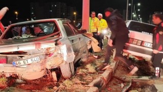 Elbistan’da iki otomobil çarpıştı: 3 Yaralı