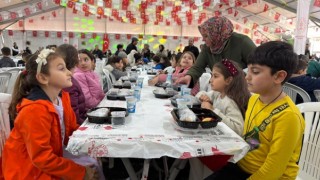 Ramazan’ın En Tatlı Sofrası Kuruldu, Çocuklar Tekne Orucuyla İftarını Açtı