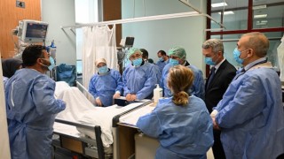 Milletvekillerinden Yaralı Öğrencilere Ziyaret