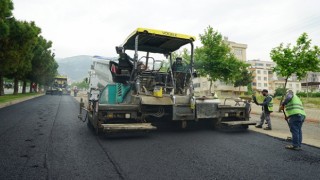 Büyükşehir, Ahır Dağı Caddesi’nde Asfalt Serimine Başladı