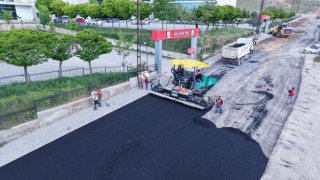 Büyükşehir, Elbistan Devlet Hastanesi Yolunu Sıcak Asfaltla Kaplıyor