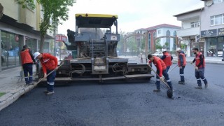 Büyükşehir, Göksun’da Atatürk ve Yunus Emre Caddelerinde Asfalt Serimine Başladı