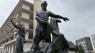 Kıbrıs Meydanı’ndaki Anıt Yeniden Ait Olduğu Yerde