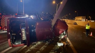 Kahramanmaraş’ta Feci Kaza: Otomobil Direğe Çarptı, 1’i Ağır 2 Yaralı