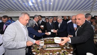 Büyükşehir, Binlerce Vatandaşı Aşure Bereketinde Buluşturdu