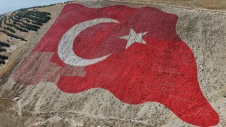 Dünyanın en büyük Türk Bayrağı, yeniden ilk günkü görkemine kavuştu