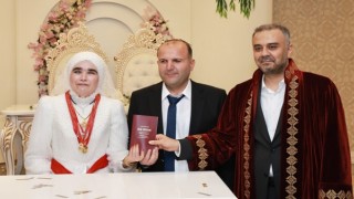 Kahramanmaraş’ta sevgi engel tanımadı: Doğuştan görme engelli iki öğretmen hayatlarını birleştirdi