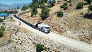 KARAGÖL-ÇOBANLI BAĞLANTI YOLUNDA SATHİ KAPLAMA ÇALIŞMALARI BAŞLADI