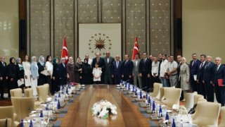 Cumhurbaşkanı Erdoğan, Ayser Çalık Ortaokulu Şehitlerinin Aileleriyle Bir Araya Geldi