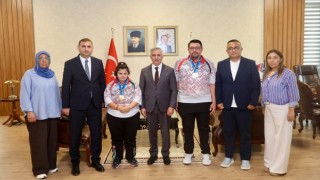 Vali Ünlüer, 2026 Judown Judo Dünya Şampiyonu Zeynep Sude Bilginer’i makamında misafir etti