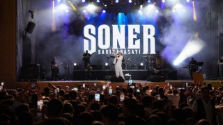 Zafer Bayramı Coşkusu Soner Sarıkabadayı Konseriyle Taçlandı