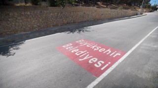 Büyükşehir, Pazarcık’ın Yol Ağını Sıcak Asfaltla İlmek İlmek Örüyor