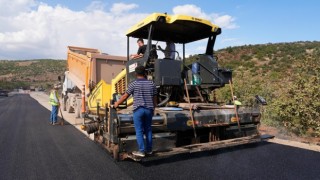 Büyükşehir, Türkoğlu Kırsalında Asfalt Mesaisini Sürdürüyor