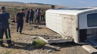 Tarım işçilerini taşıyan minibüs devrildi: 12 yaralı